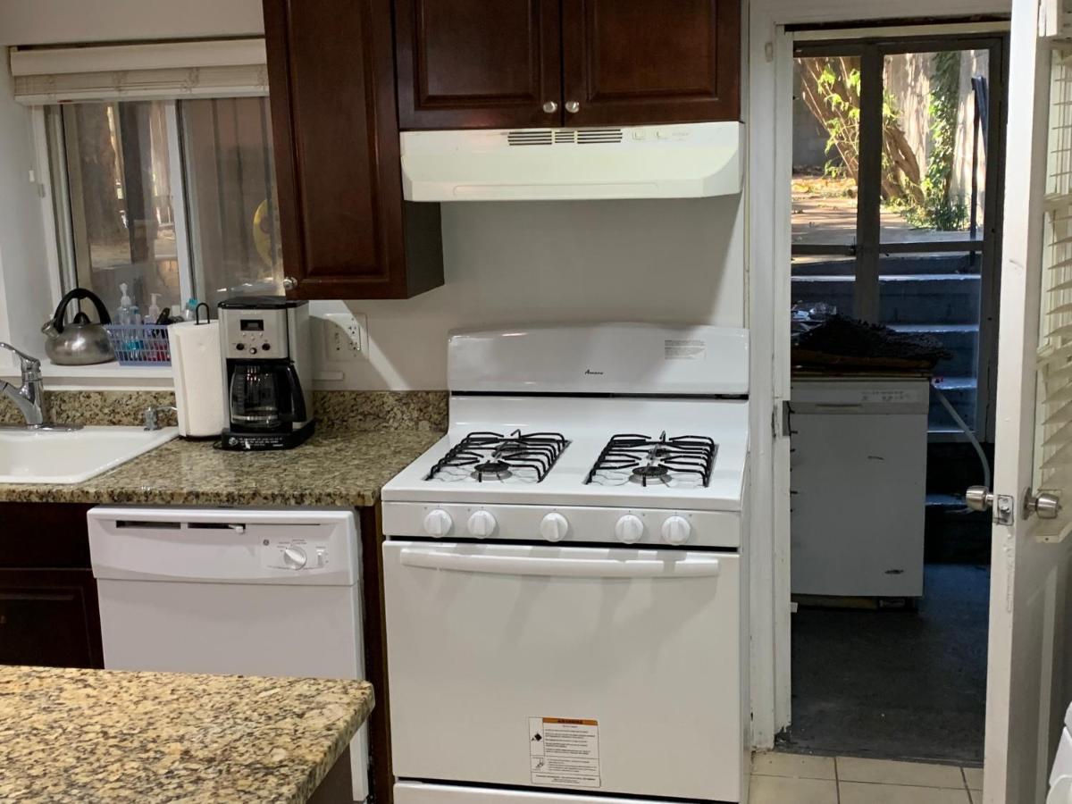 Renovated English Basement 2Bdrm Home Near Metro واشنطن المظهر الخارجي الصورة