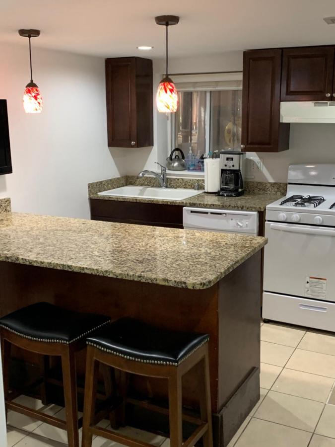 Renovated English Basement 2Bdrm Home Near Metro واشنطن المظهر الخارجي الصورة