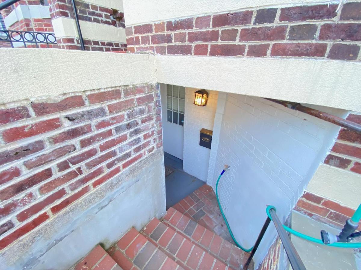 Renovated English Basement 2Bdrm Home Near Metro واشنطن المظهر الخارجي الصورة