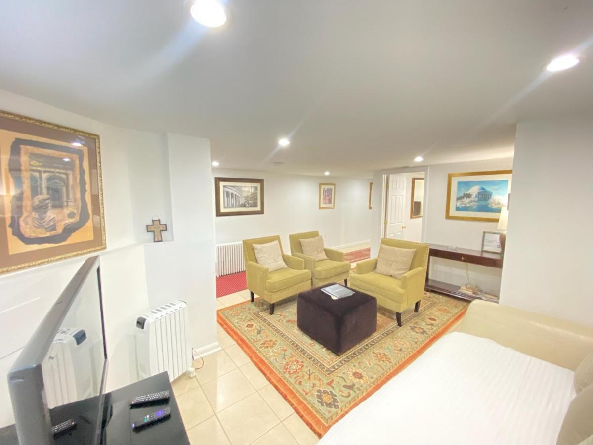 Renovated English Basement 2Bdrm Home Near Metro واشنطن المظهر الخارجي الصورة